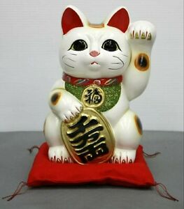 japan Lucky Cat (Maneki Neko) with cushion a mascot that brings good luck F/S